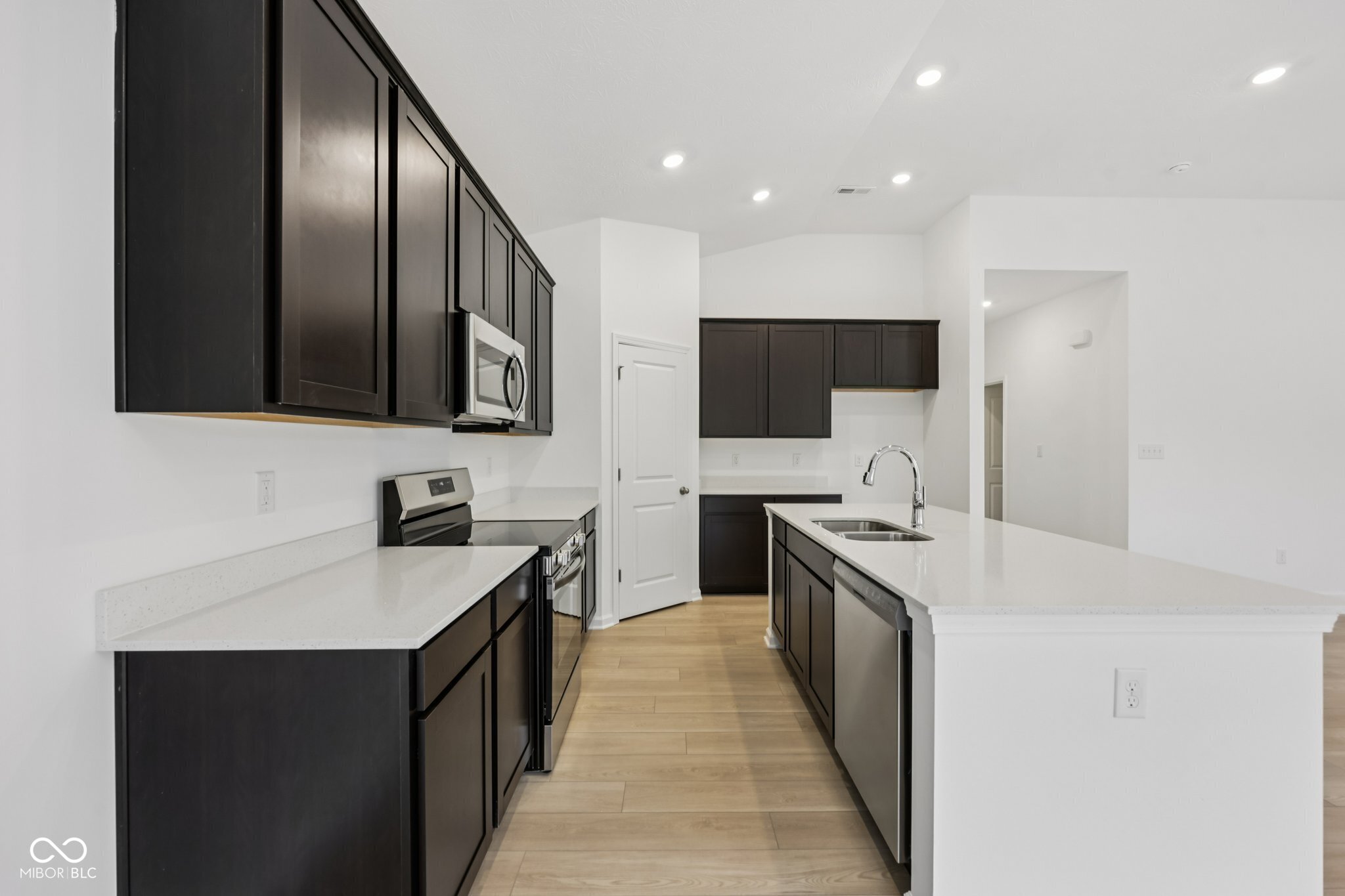 4702 Little Pearl Lane