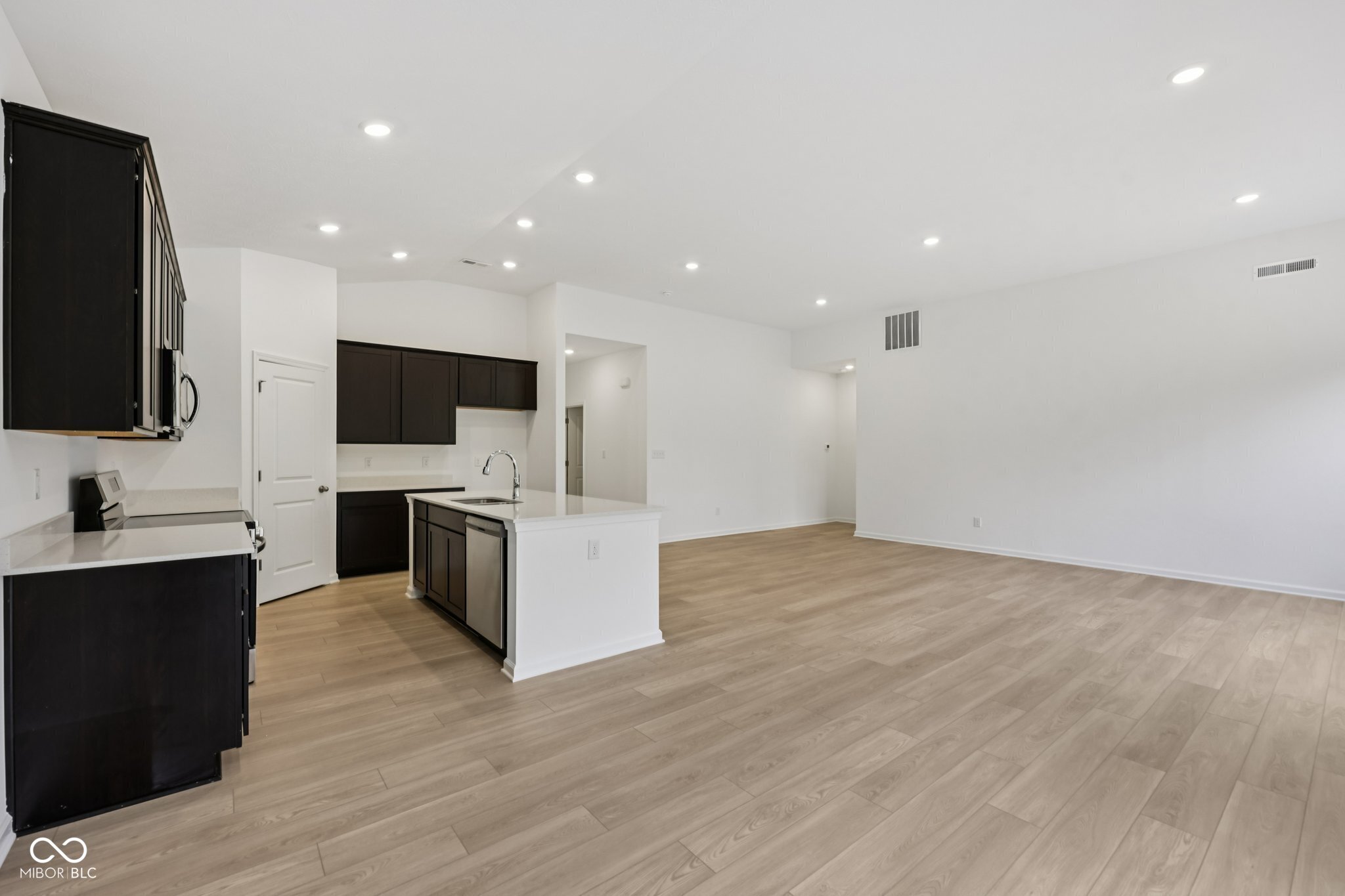 4702 Little Pearl Lane