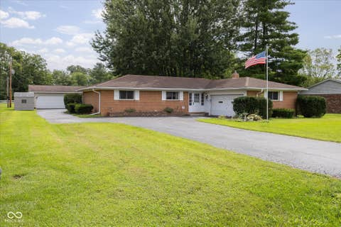 Photo of 3575 N County Road 950 E, Brownsburg, IN 46112 (MLS # 22121099)
