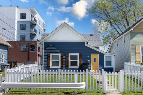 Photo of 1121 Laurel Street, Indianapolis, IN 46203 (MLS # 22095637)