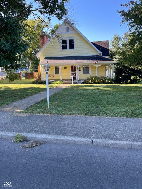Photo of 909 E Washington Street, Martinsville, IN 46151 (MLS # 22058993)