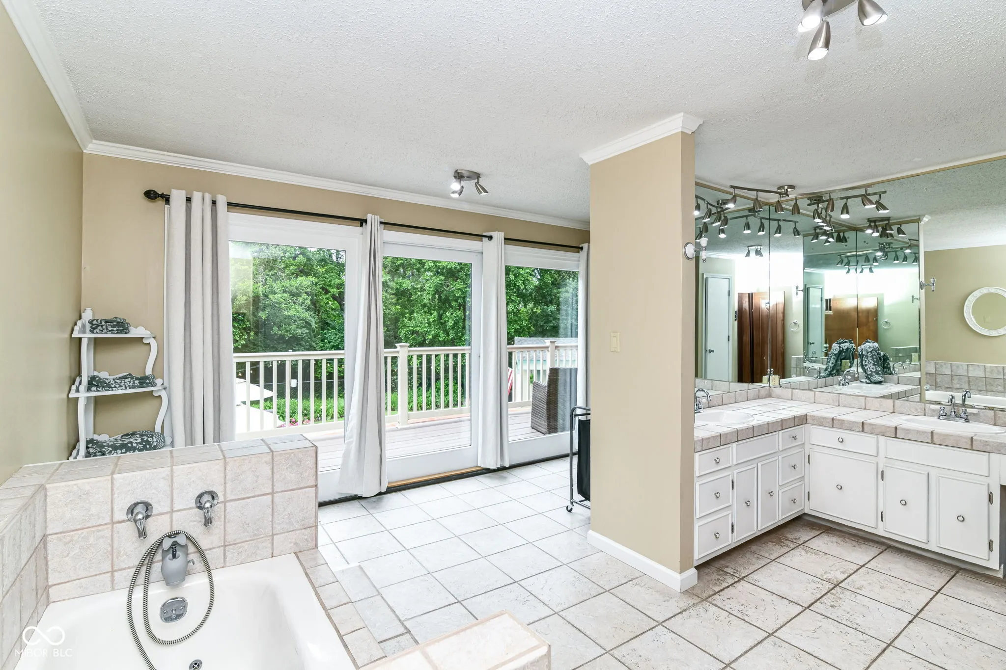 Indianapolis, Indiana 46226, United States, 5 Bedrooms Bedrooms, ,4 BathroomsBathrooms,Residential,Active,147287