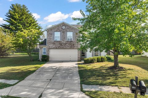 Photo of 6911 Woodland Heights Drive, Avon, IN 46123 (MLS # 22061816)