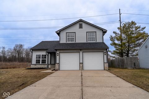 Photo of 10426 Maumee Drive, Indianapolis, IN 46235 (MLS # 22084605)