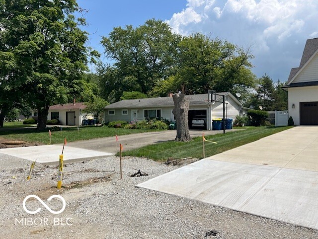 925 W Auman Drive