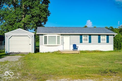 Photo of 657 Clifty Drive, Columbus, IN 47201 (MLS # 22116388)