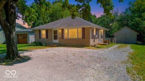 Photo of 3113 17th ST, Columbus, IN 47201 (MLS # 22117425)