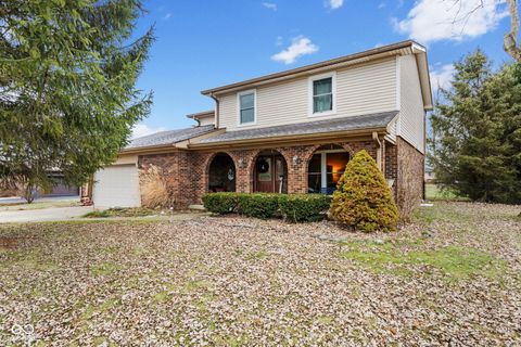 Photo of 1115 S Quail Court, New Palestine, IN 46163 (MLS # 22076550)