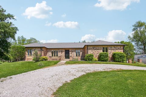 Photo of 2440 E County Road 300 S, Danville, IN 46122 (MLS # 22089850)