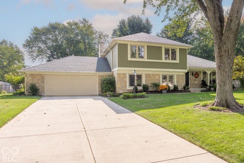 Photo of 531 E Village Drive, Carmel, IN 46032 (MLS # 22127109)