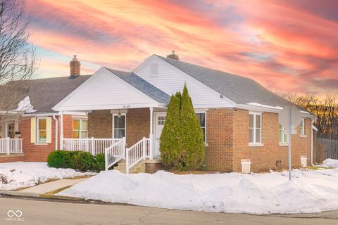 Photo of 1640 Lawton Avenue, Columbus, IN 47201 (MLS # 22083094)