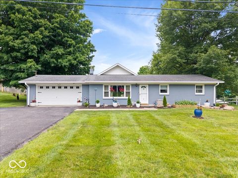 Photo of 703 N Peterman Road, Greenwood, IN 46142 (MLS # 22109375)