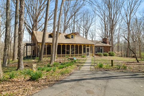 Photo of 1828 W 750 S, Trafalgar, IN 46181 (MLS # 22022580)