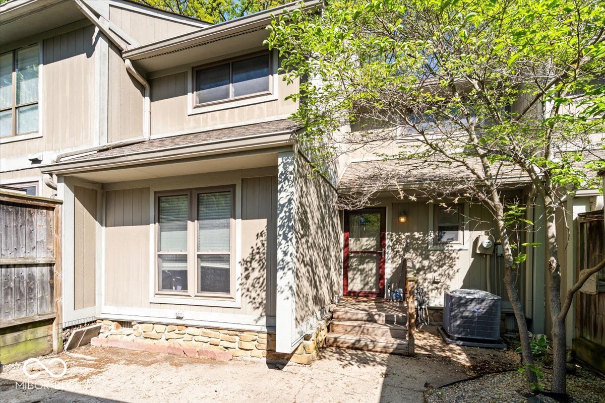 Photo 1 of 29 — 4212 Foxglove Trace, Indianapolis, IN 46237