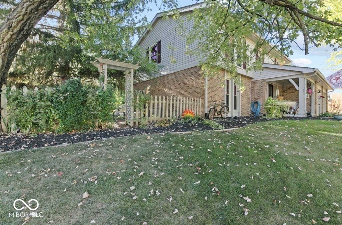 915 Edgehill Lane