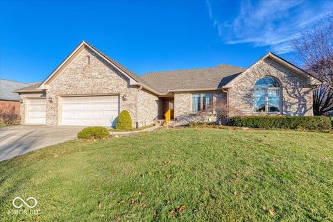 Photo of 2371 Willow Lakes E Boulevard, Greenwood, IN 46143 (MLS # 22079069)