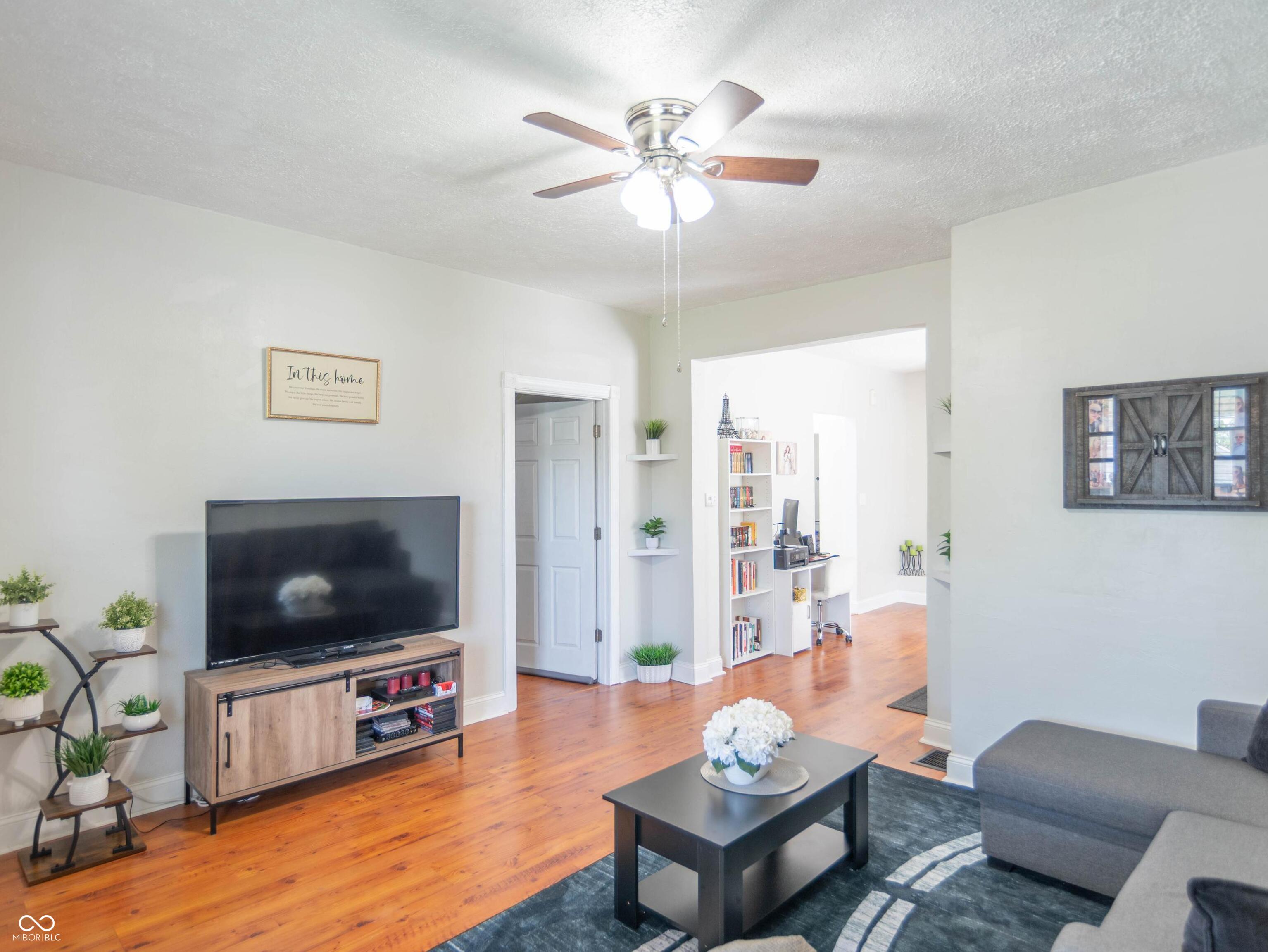 3718 W 10th Street