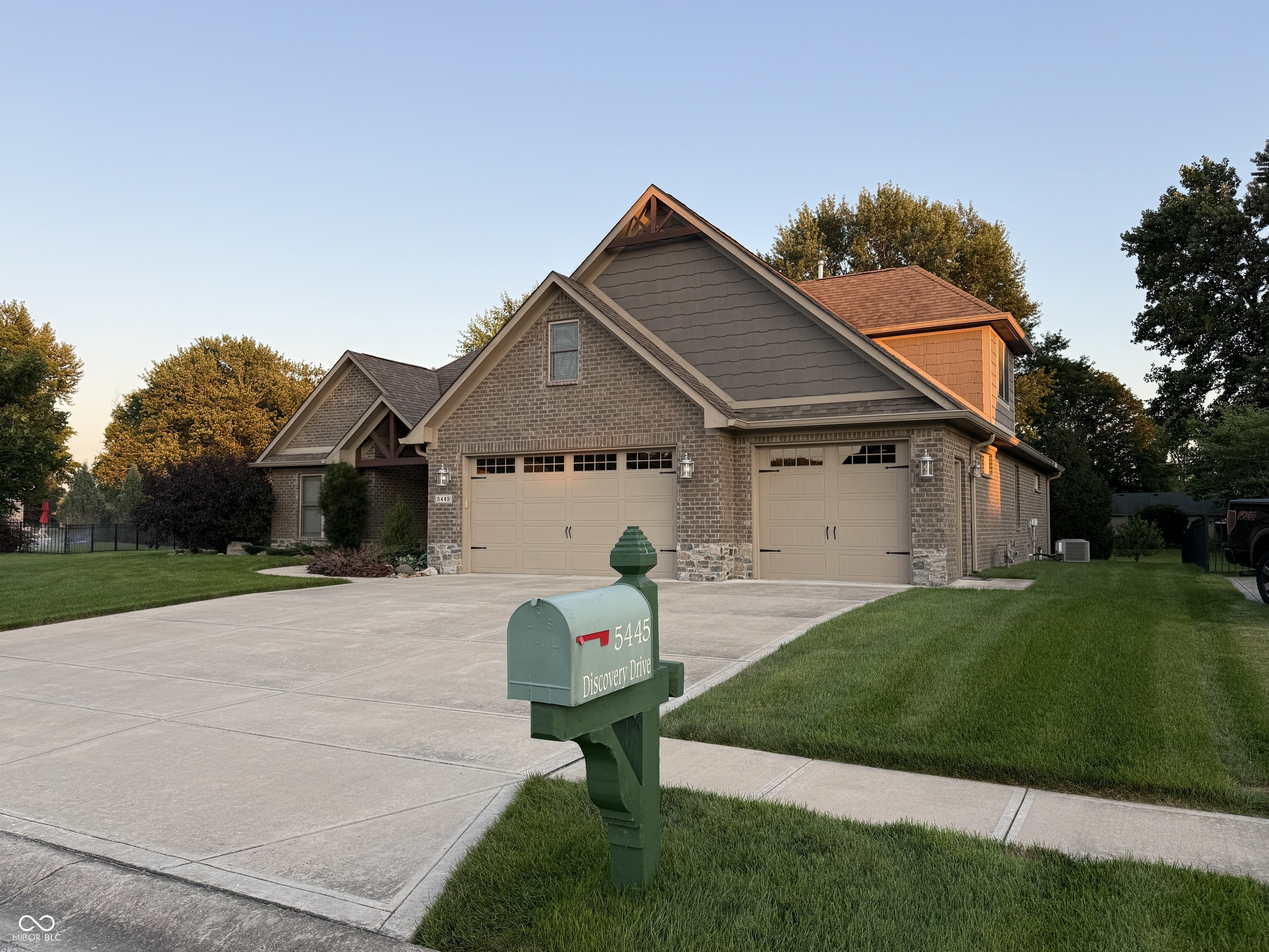 5445 Discovery Drive