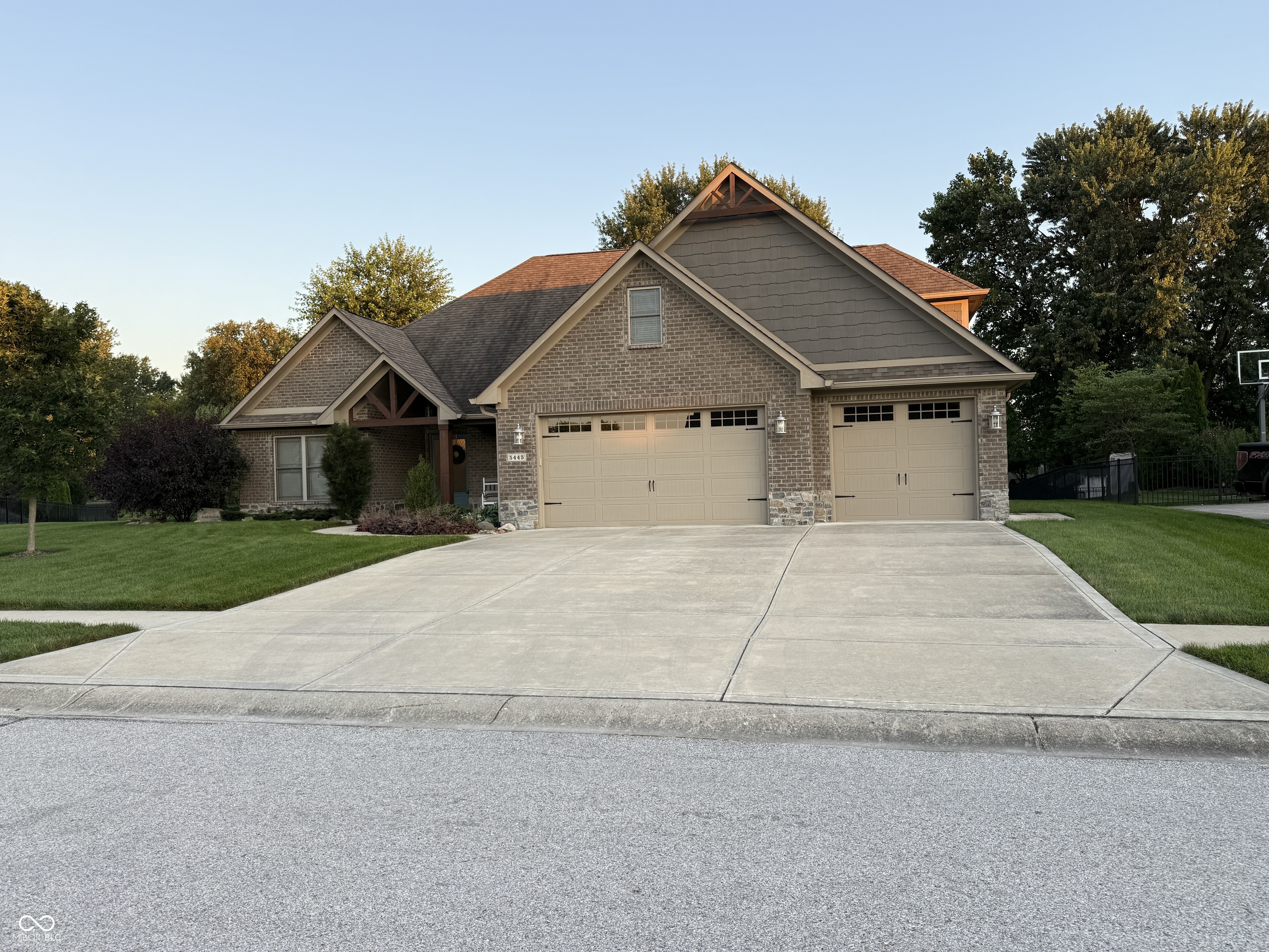 5445 Discovery Drive