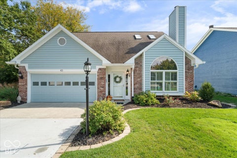 Photo of 43 Balmoral Court, Zionsville, IN 46077 (MLS # 22128976)