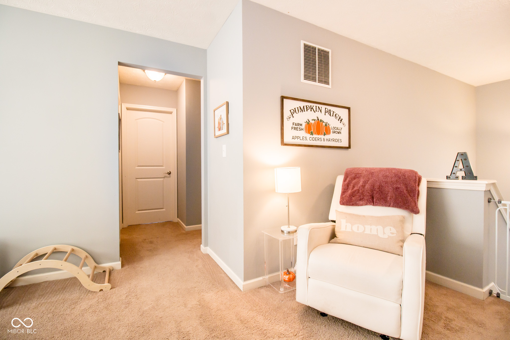 Columbus, Indiana 47201, United States, 3 Bedrooms Bedrooms, ,3 BathroomsBathrooms,Residential,Pending,19470