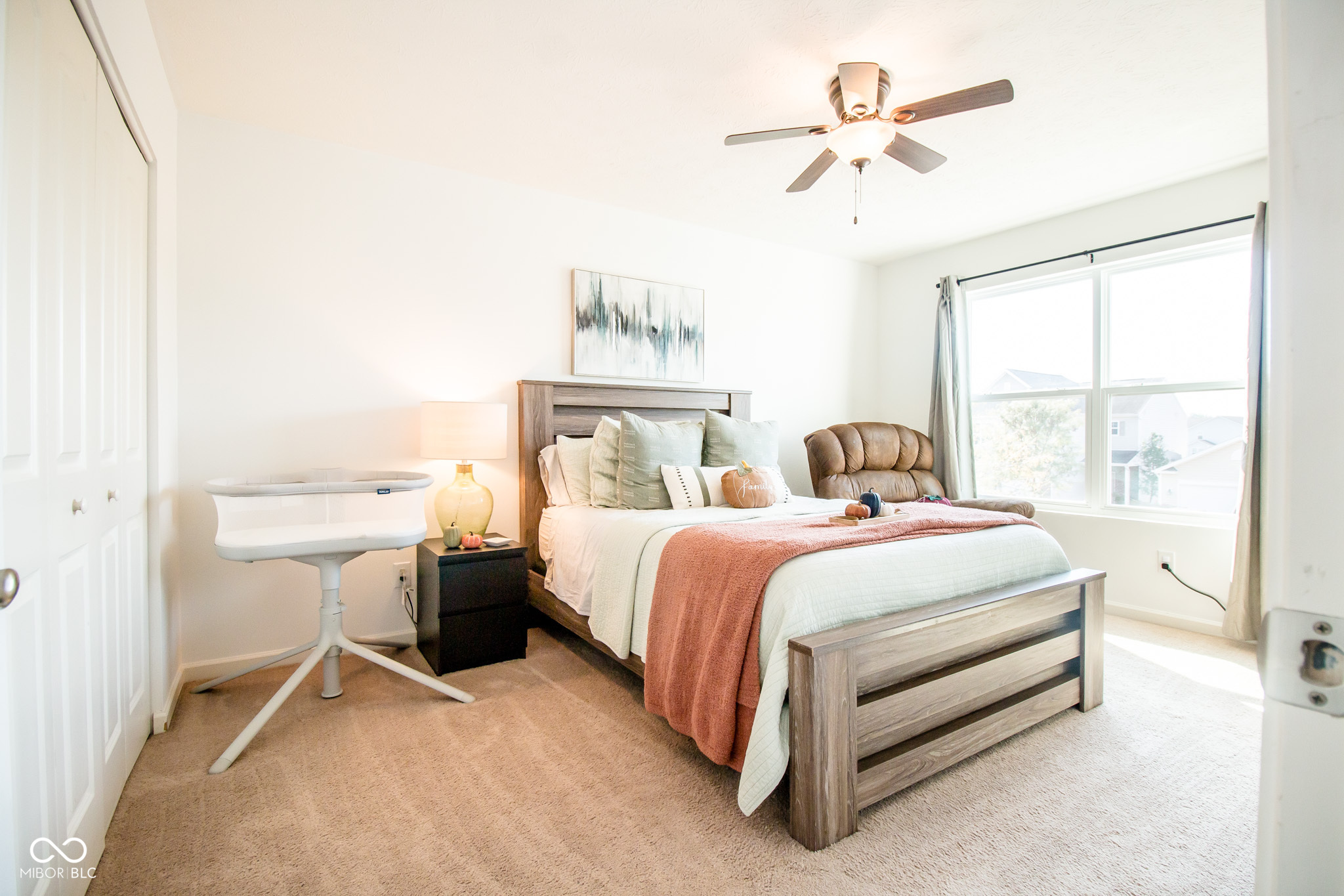 Columbus, Indiana 47201, United States, 3 Bedrooms Bedrooms, ,3 BathroomsBathrooms,Residential,Pending,19470