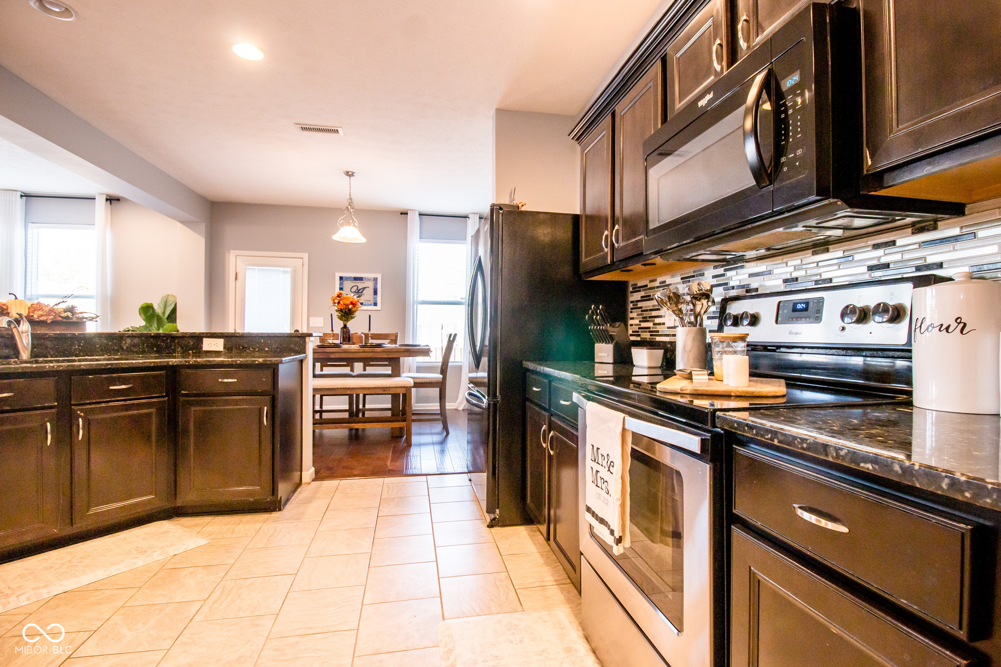 Columbus, Indiana 47201, United States, 3 Bedrooms Bedrooms, ,3 BathroomsBathrooms,Residential,Pending,19470