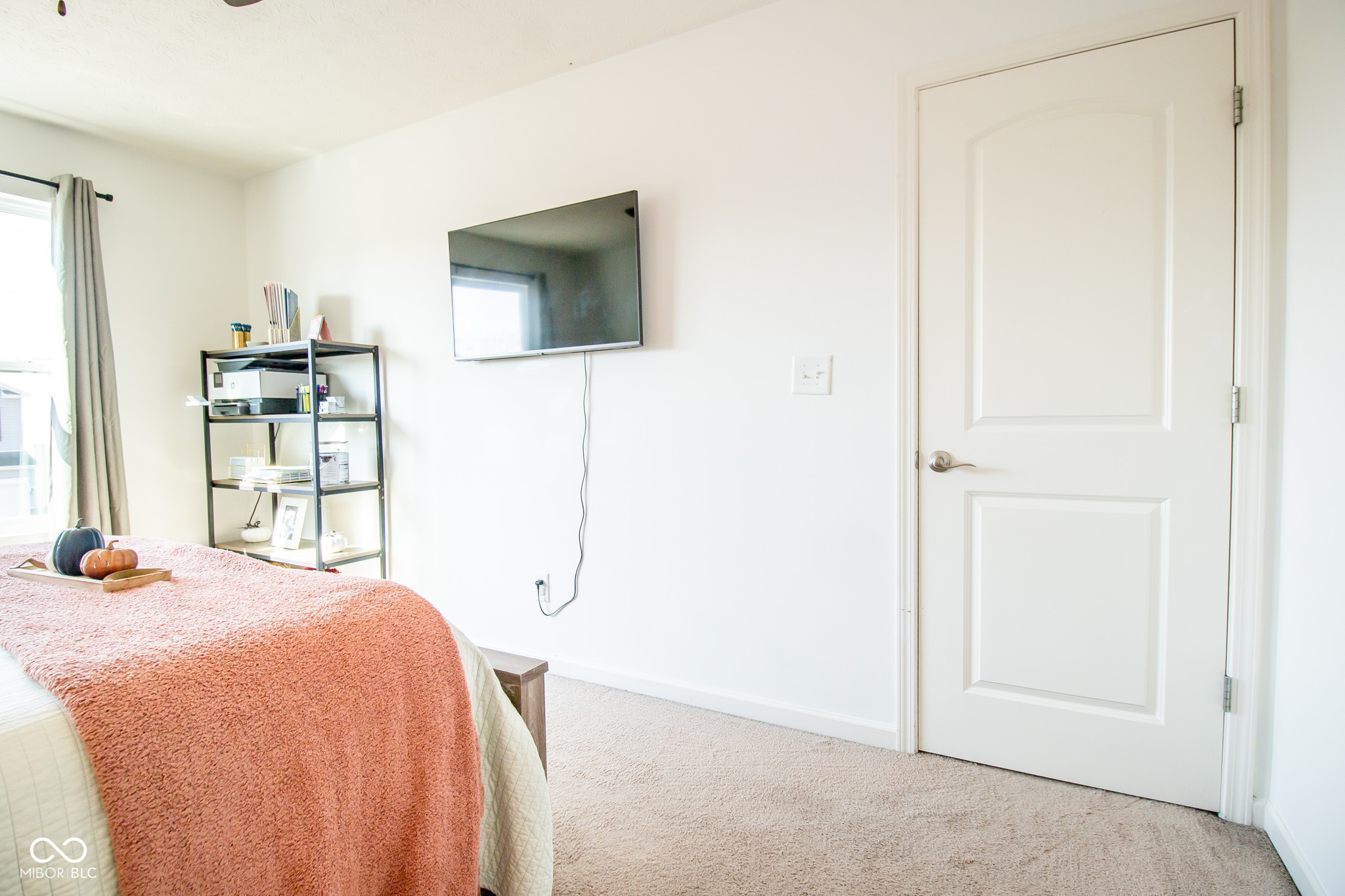 Columbus, Indiana 47201, United States, 3 Bedrooms Bedrooms, ,3 BathroomsBathrooms,Residential,Pending,19470