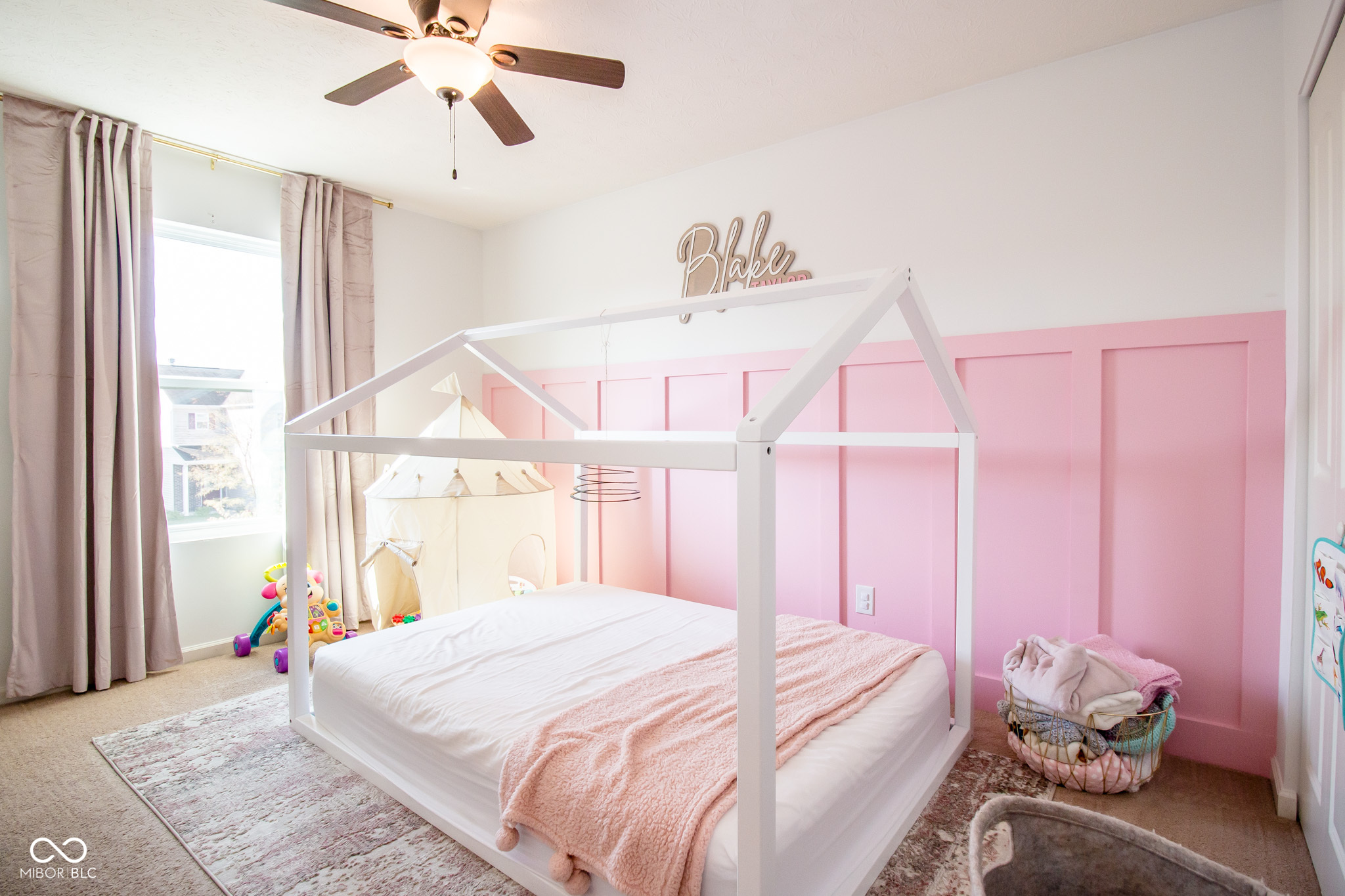 Columbus, Indiana 47201, United States, 3 Bedrooms Bedrooms, ,3 BathroomsBathrooms,Residential,Pending,19470