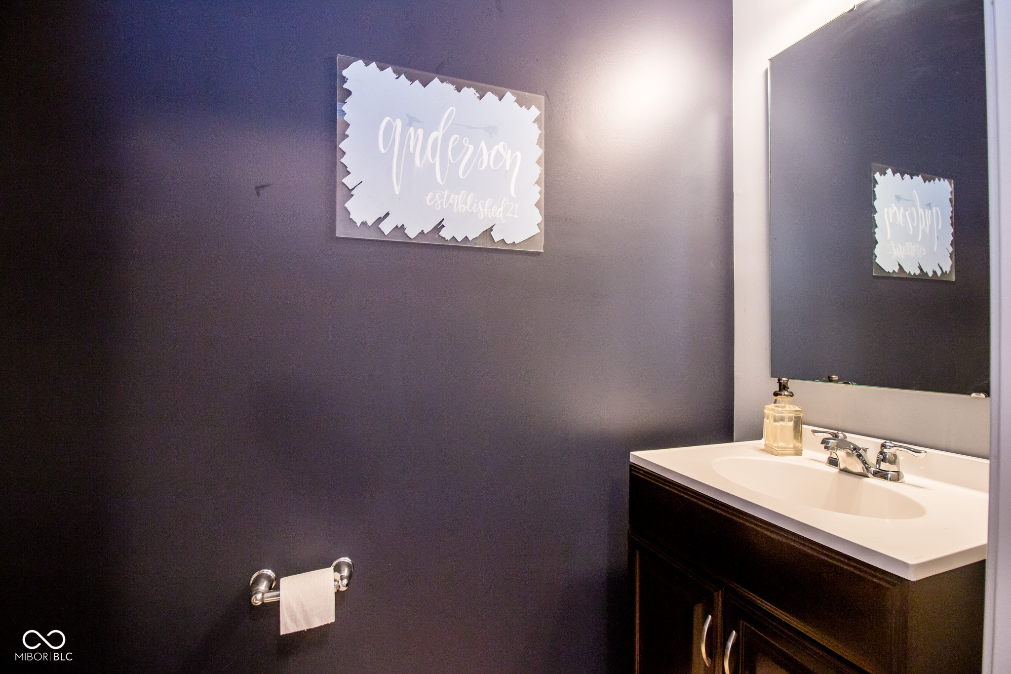 Columbus, Indiana 47201, United States, 3 Bedrooms Bedrooms, ,3 BathroomsBathrooms,Residential,Pending,19470