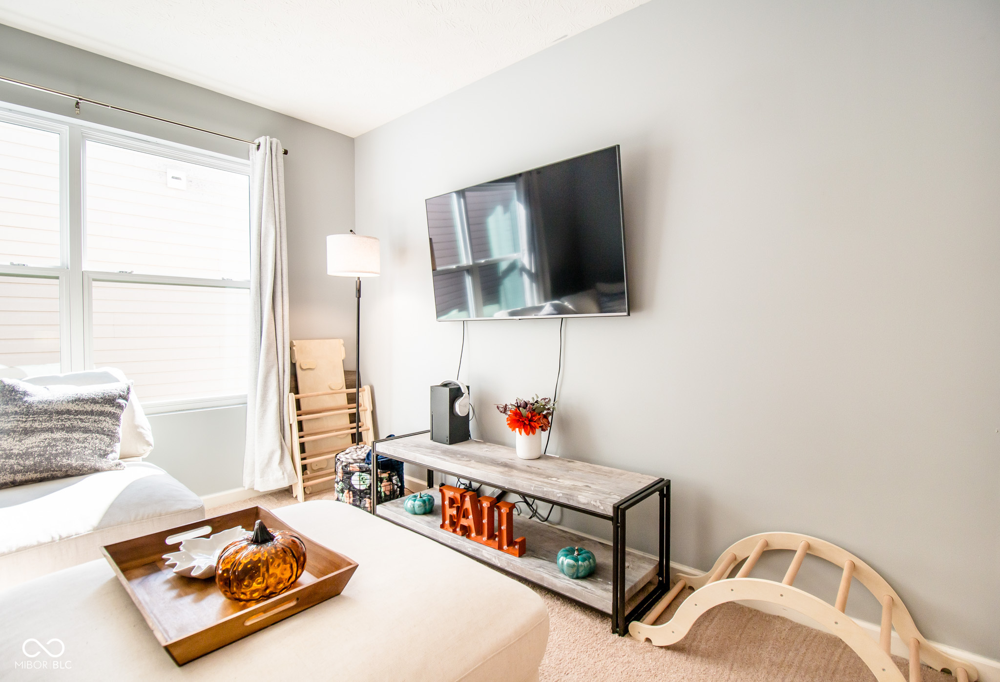 Columbus, Indiana 47201, United States, 3 Bedrooms Bedrooms, ,3 BathroomsBathrooms,Residential,Pending,19470