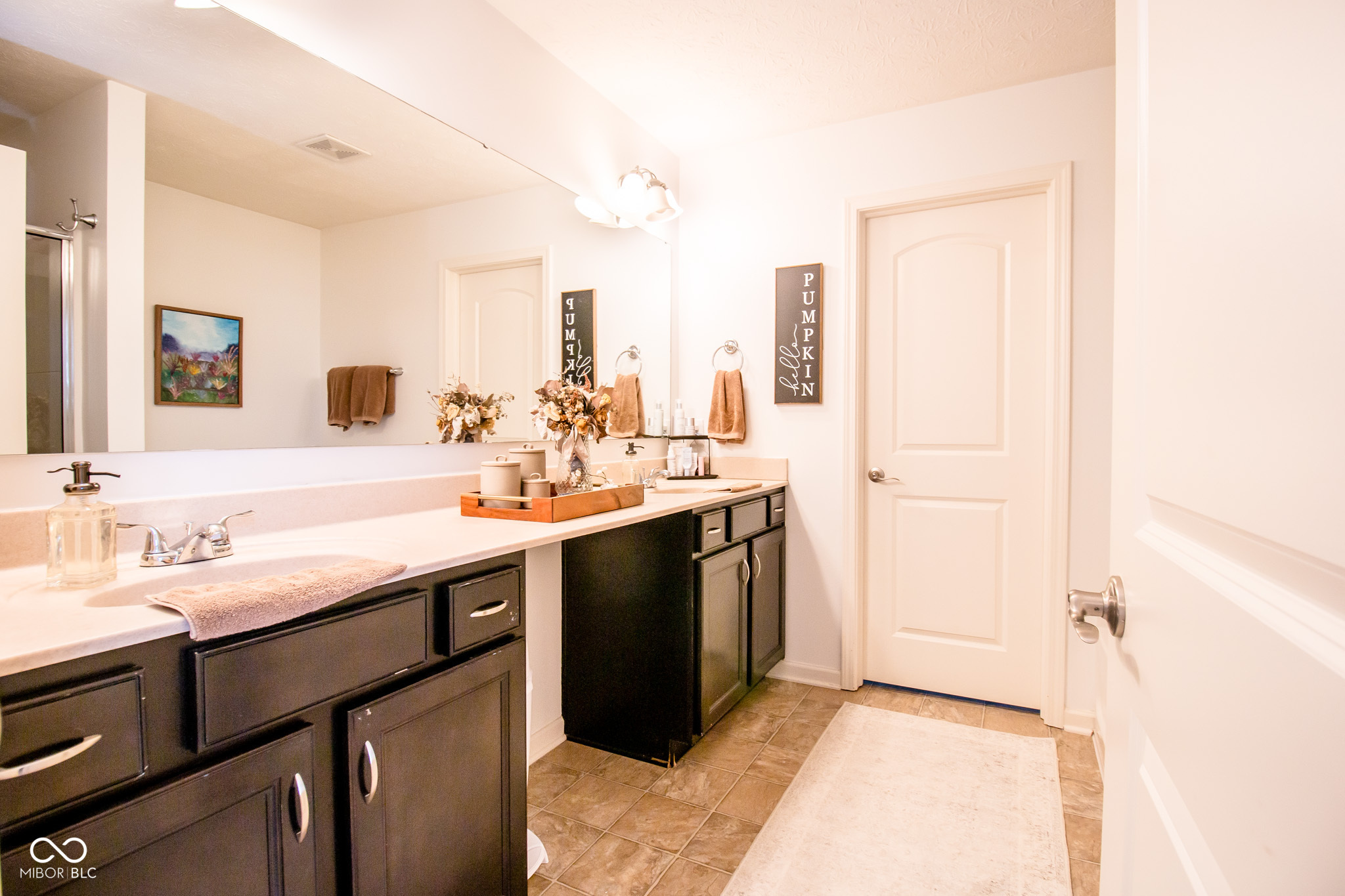 Columbus, Indiana 47201, United States, 3 Bedrooms Bedrooms, ,3 BathroomsBathrooms,Residential,Pending,19470