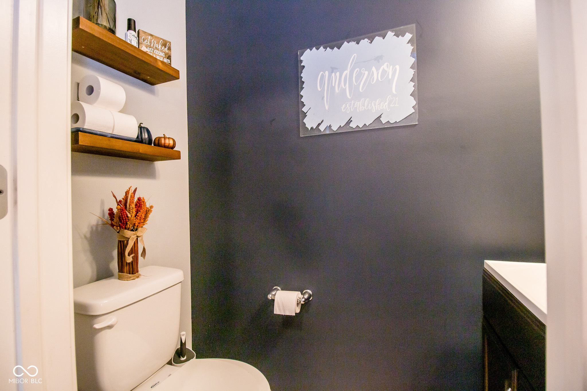 Columbus, Indiana 47201, United States, 3 Bedrooms Bedrooms, ,3 BathroomsBathrooms,Residential,Pending,19470