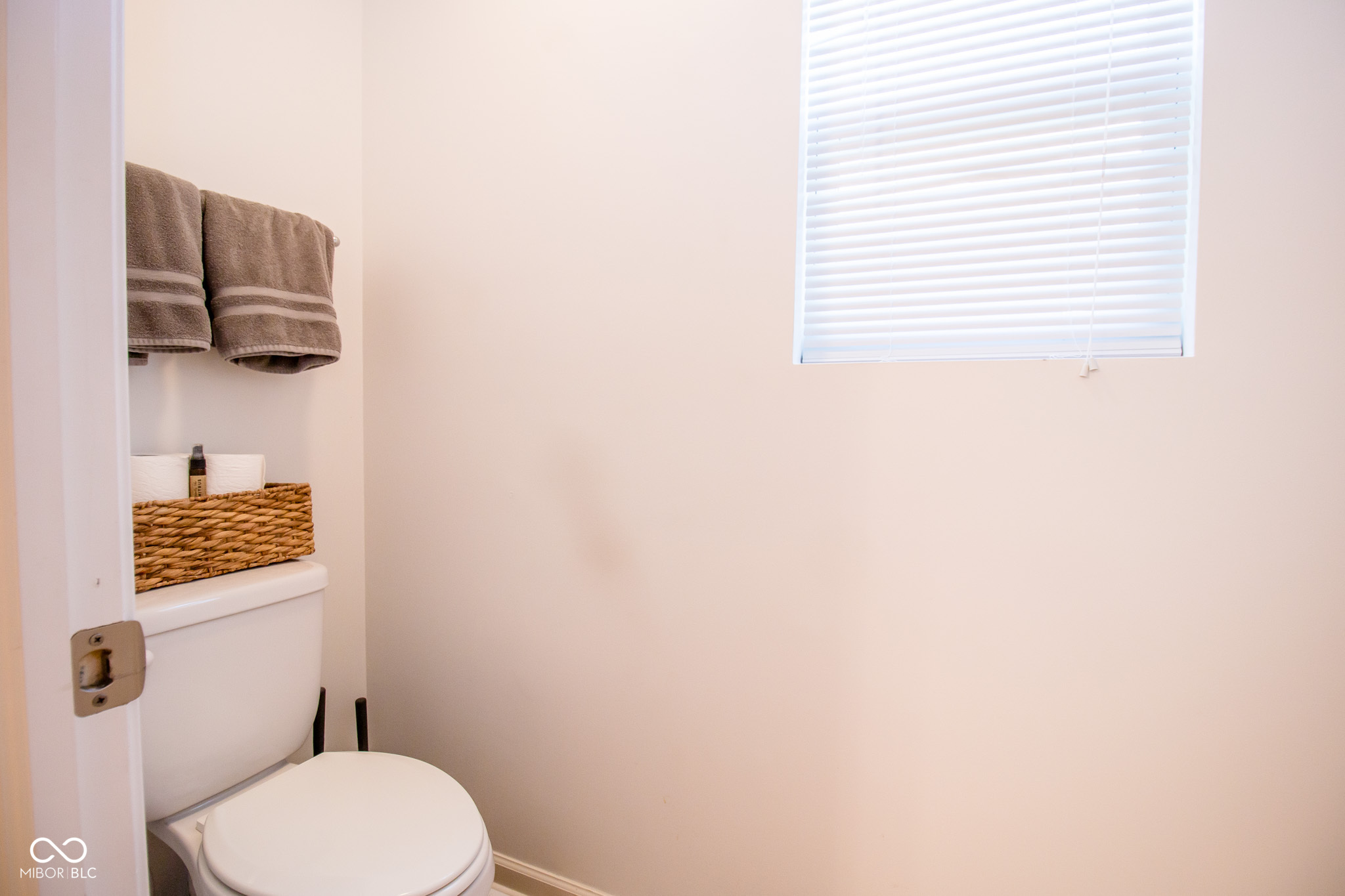 Columbus, Indiana 47201, United States, 3 Bedrooms Bedrooms, ,3 BathroomsBathrooms,Residential,Pending,19470