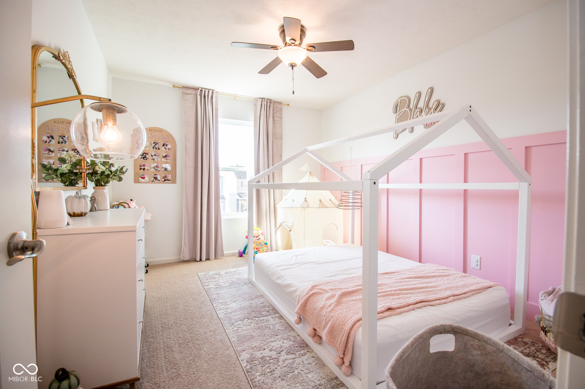 Columbus, Indiana 47201, United States, 3 Bedrooms Bedrooms, ,3 BathroomsBathrooms,Residential,Pending,19470