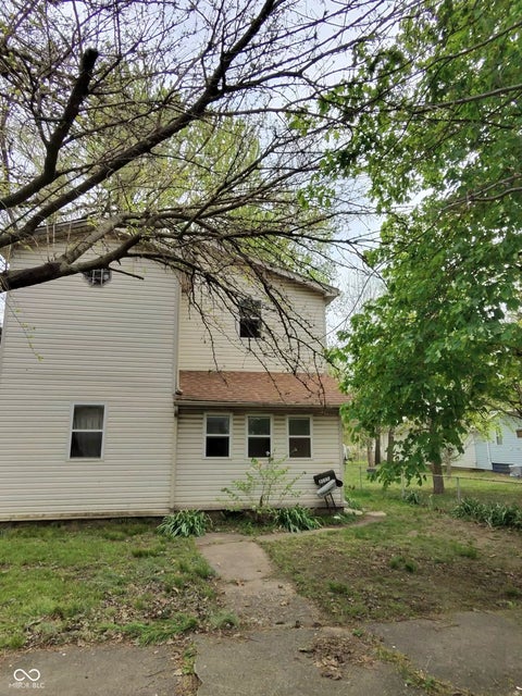 Photo of 2111 N 22nd ST, Terre Haute, IN 47804 (MLS # 22113609)