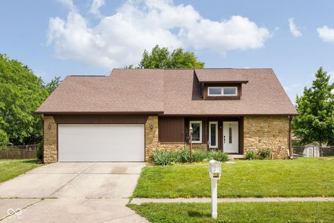 Photo of 7814 Hampton Place, Fishers, IN 46038 (MLS # 22107970)