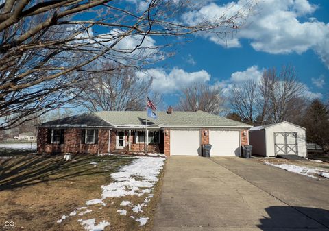 Photo of 7674 Deerfield Drive, Greenfield, IN 46140 (MLS # 22076220)
