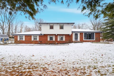 Photo of 2704 Lakewood Drive N, Carmel, IN 46280 (MLS # 22074700)