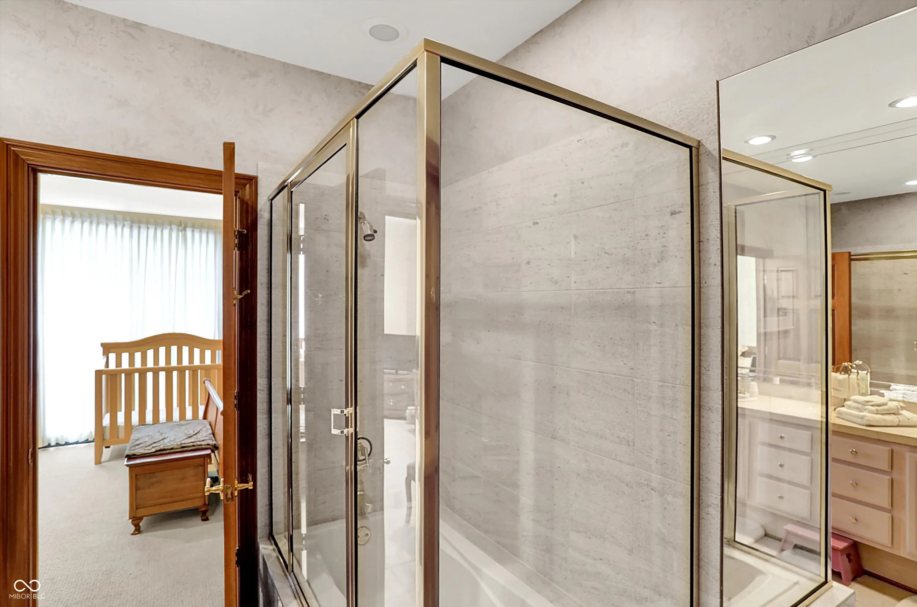 Indianapolis, Indiana 46226, United States, 4 Bedrooms Bedrooms, ,5 BathroomsBathrooms,Residential,Active,181193