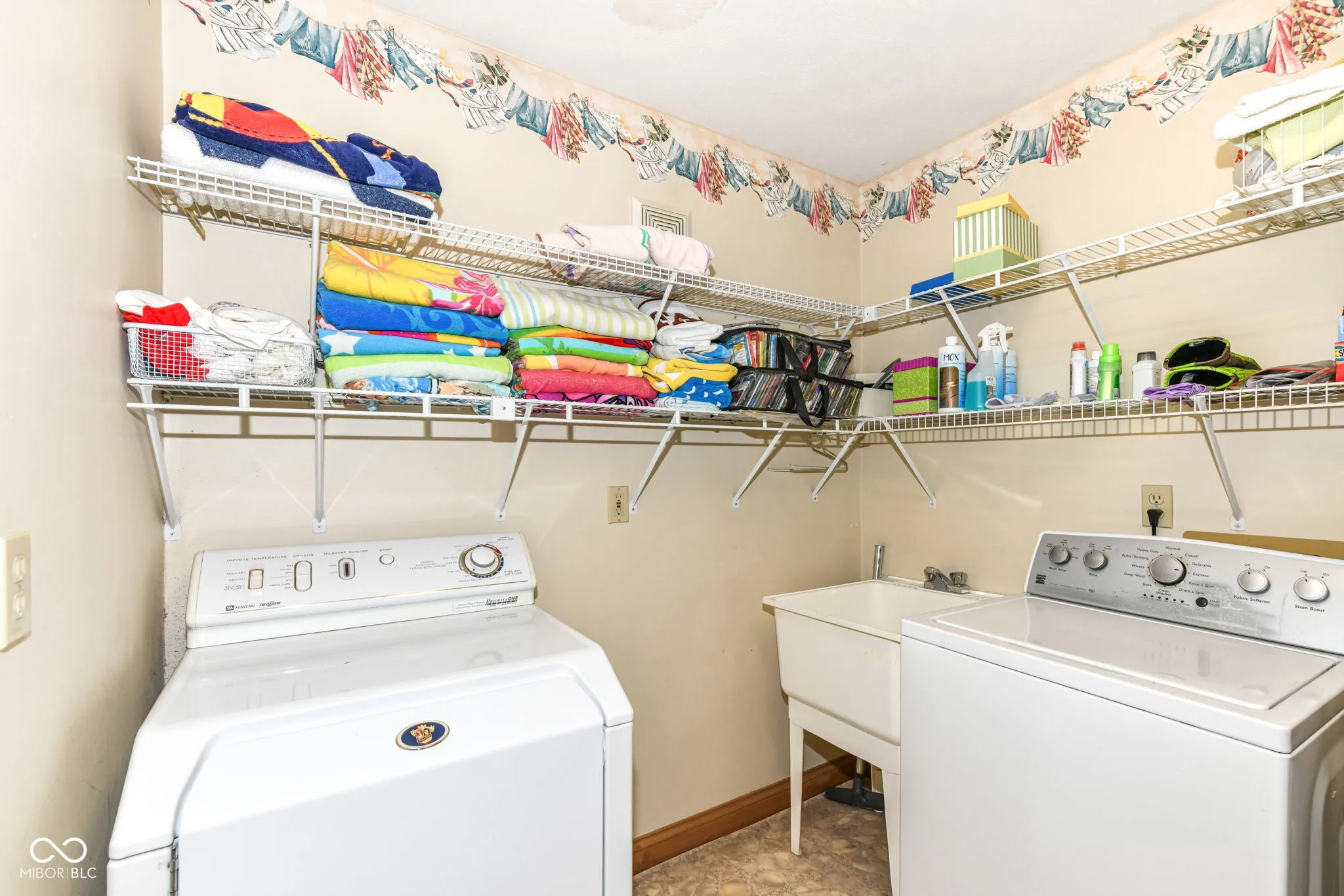 Indianapolis, Indiana 46229, United States, 4 Bedrooms Bedrooms, ,5 BathroomsBathrooms,Residential,Active,243585