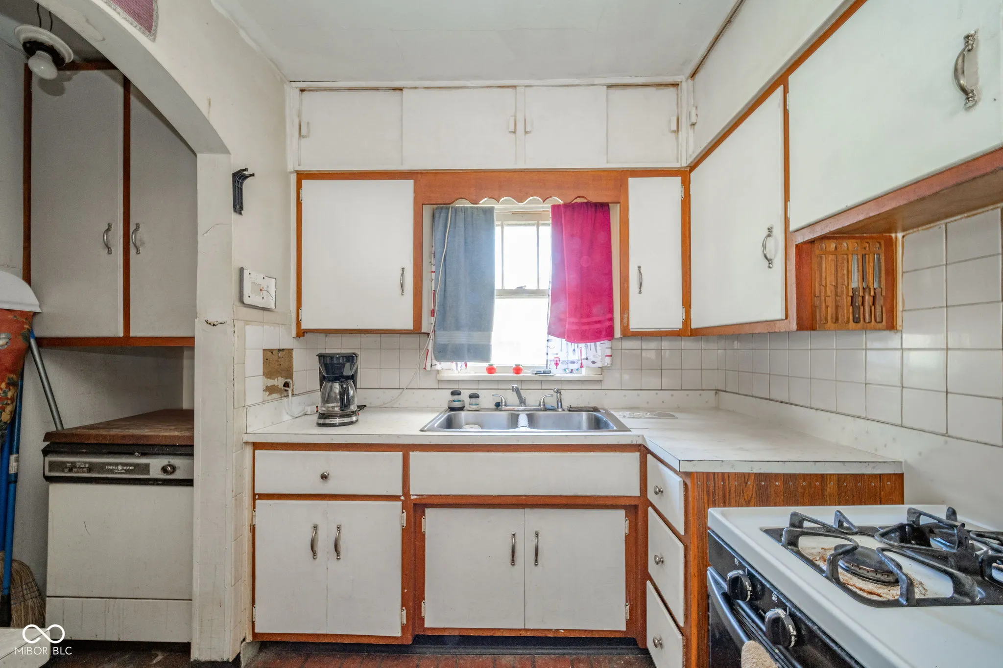 Anderson, Indiana 46016, United States, 2 Bedrooms Bedrooms, ,1 BathroomBathrooms,Residential,Active,233579