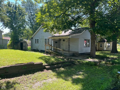 Photo of 2210 Sherman ST, Anderson, IN 46016 (MLS # 22118228)