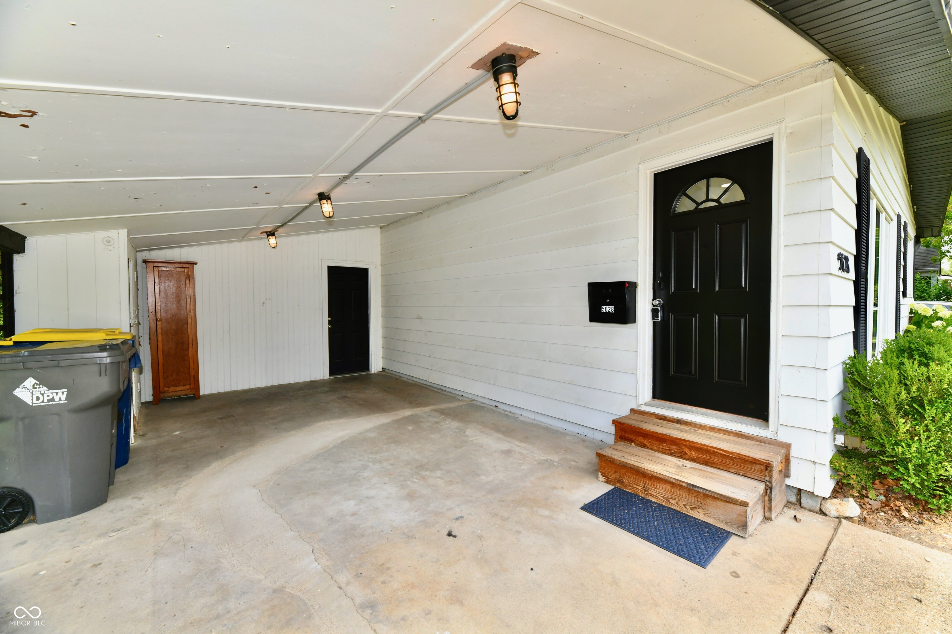 5628 N Rural Street