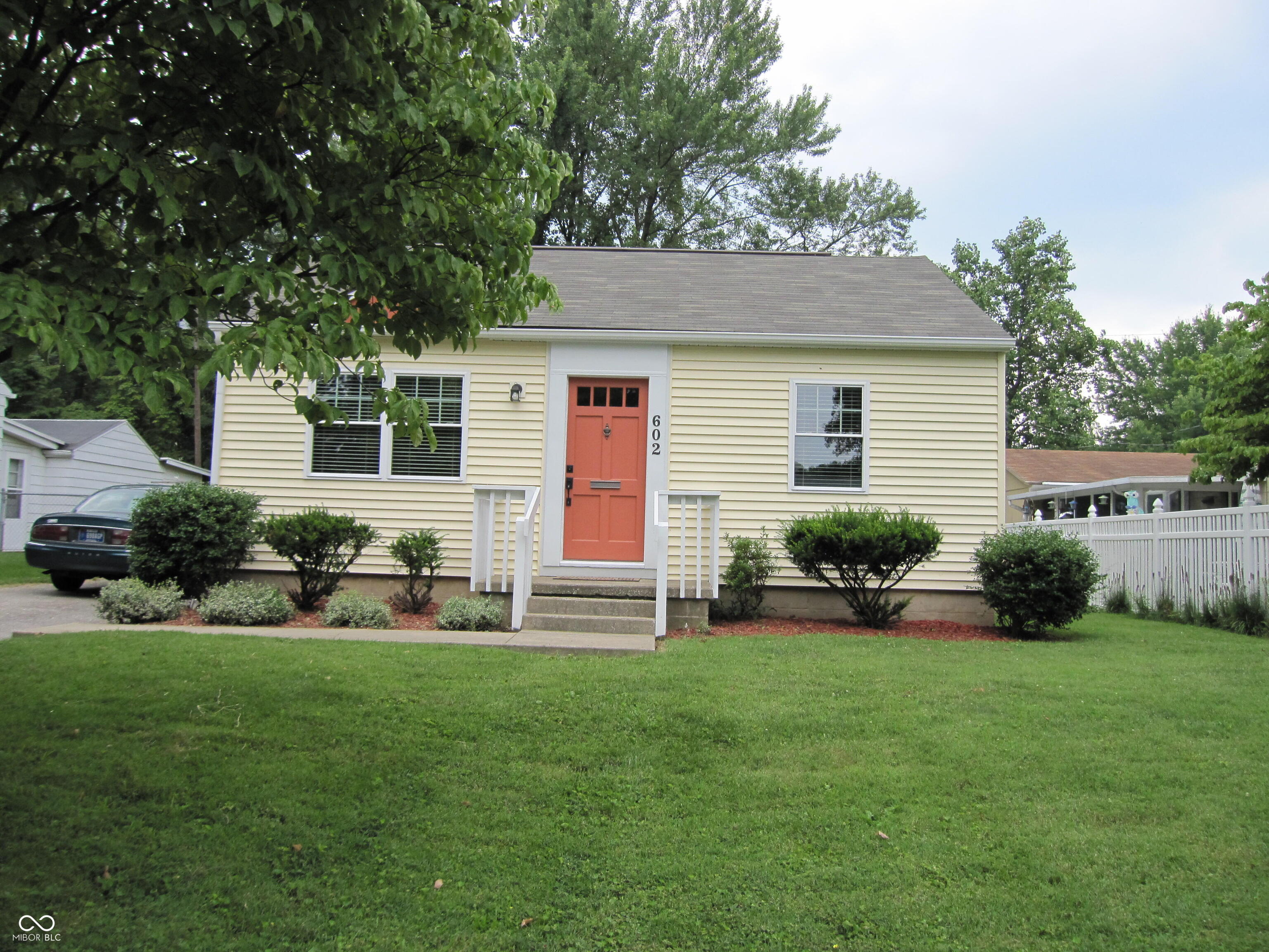 602 E Maxwell