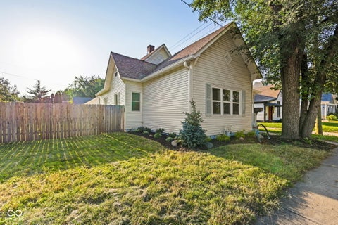 Photo of 916 N Oriental Street, Indianapolis, IN 46202 (MLS # 22124472)