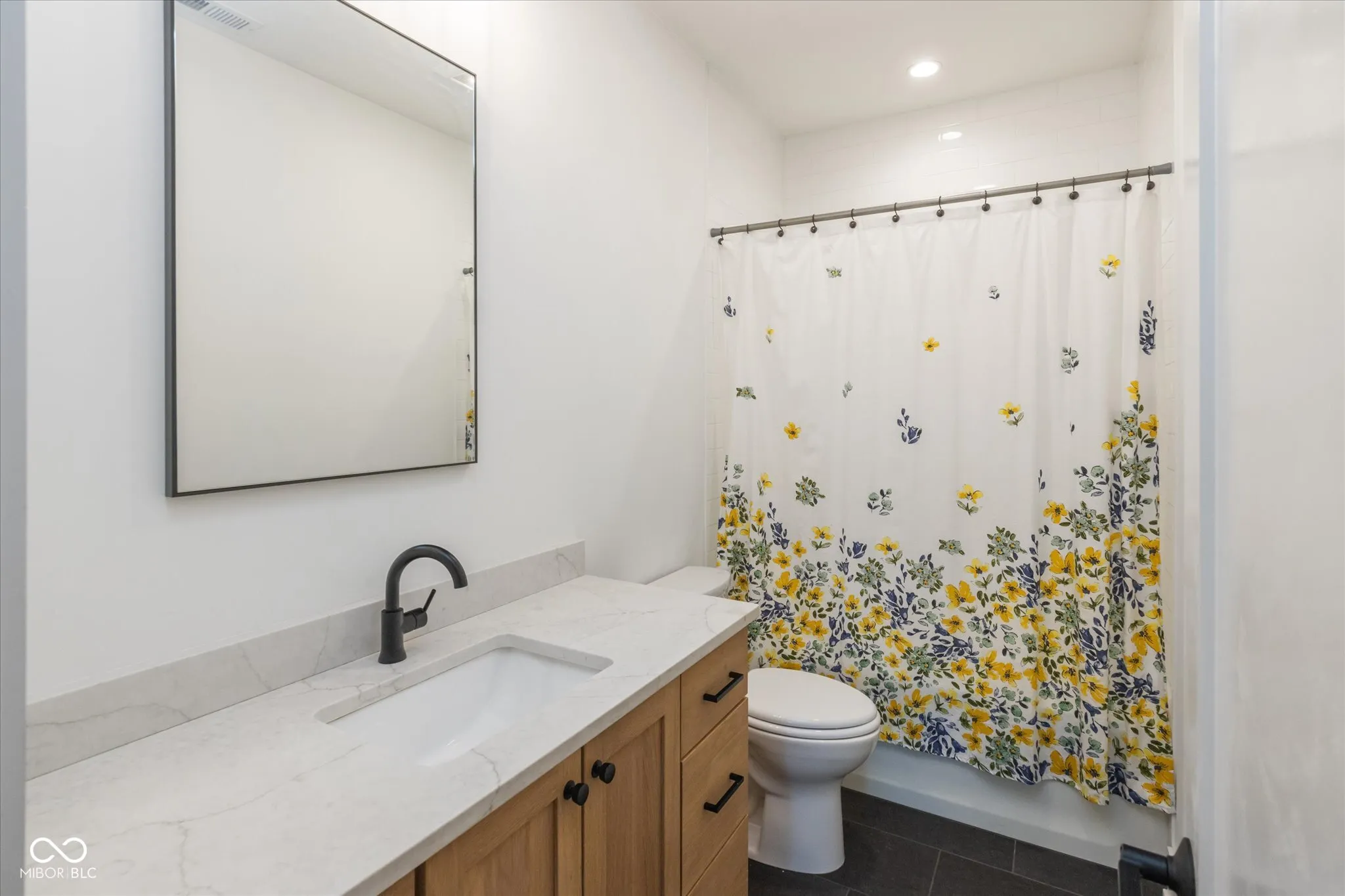 Indianapolis, Indiana 46202, United States, 3 Bedrooms Bedrooms, ,4 BathroomsBathrooms,Residential,Pending,117056