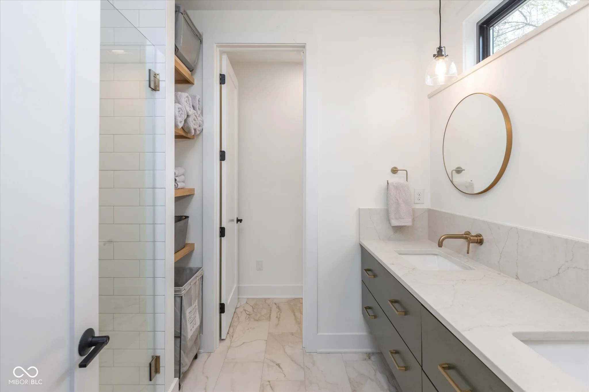 Indianapolis, Indiana 46202, United States, 3 Bedrooms Bedrooms, ,4 BathroomsBathrooms,Residential,Pending,117056