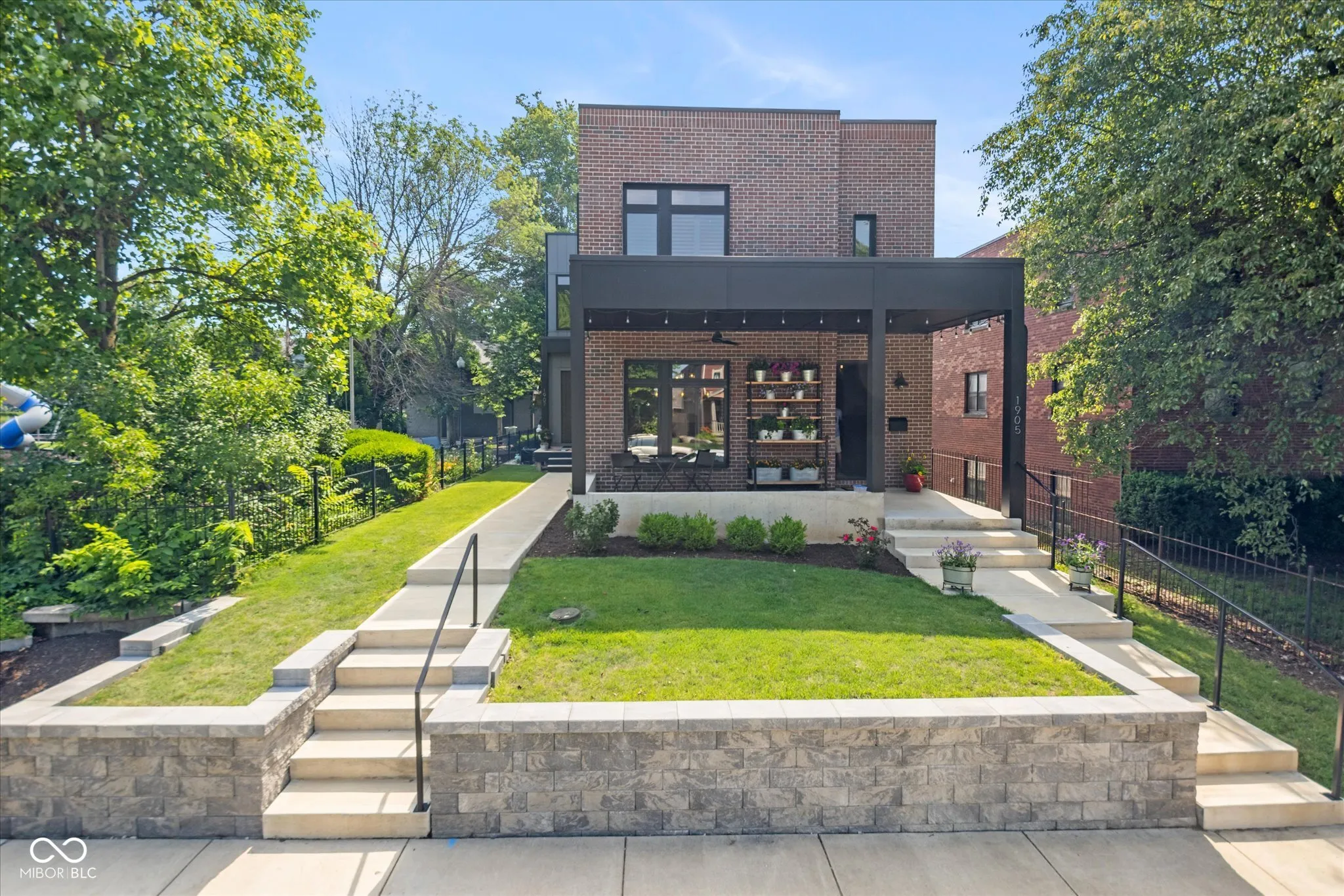 Indianapolis, Indiana 46202, United States, 3 Bedrooms Bedrooms, ,4 BathroomsBathrooms,Residential,Pending,117056