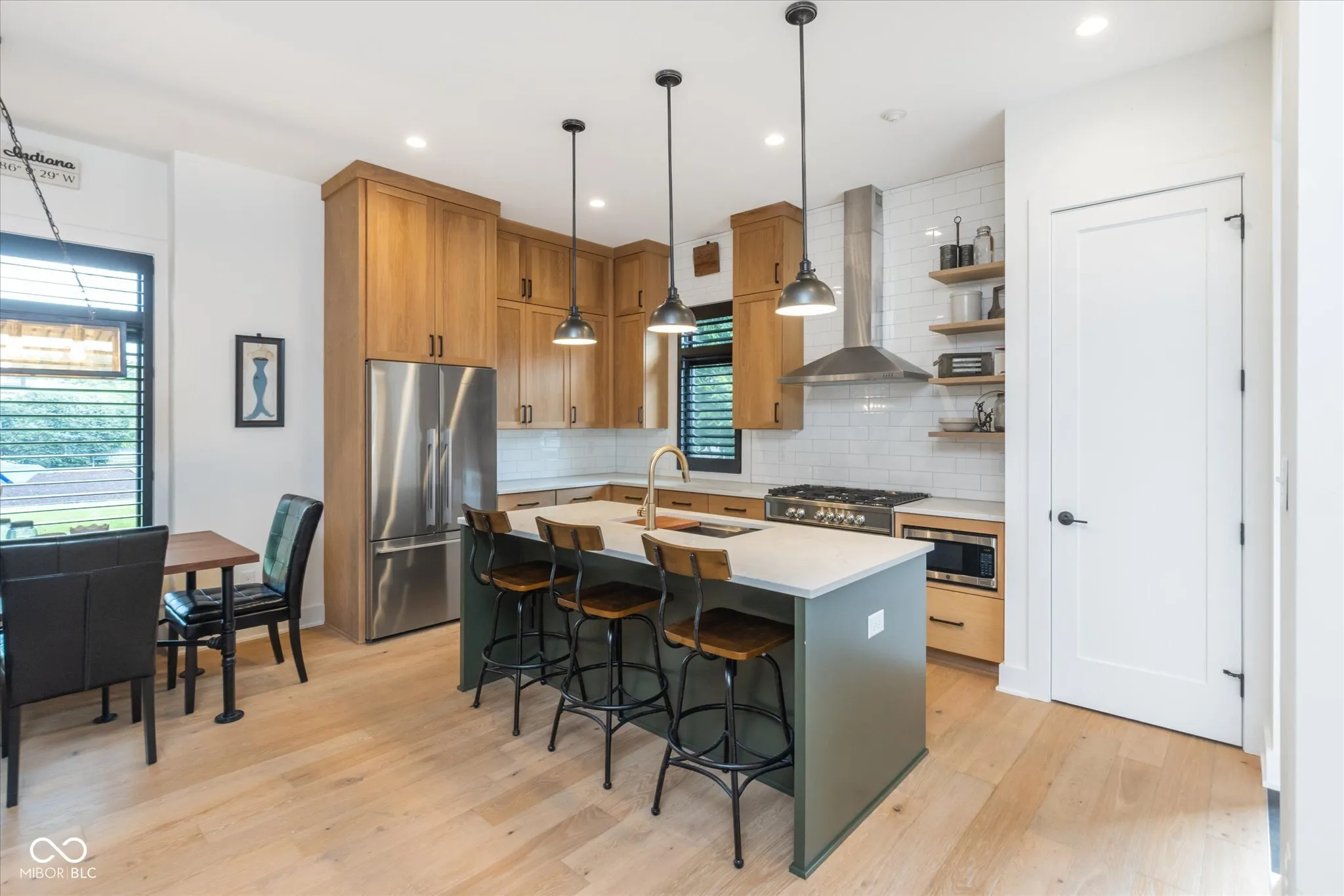 Indianapolis, Indiana 46202, United States, 3 Bedrooms Bedrooms, ,4 BathroomsBathrooms,Residential,Pending,117056